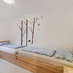 Apartment Hosnar, Mišc