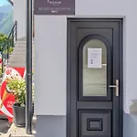 Apartment Hosnar, Mišc