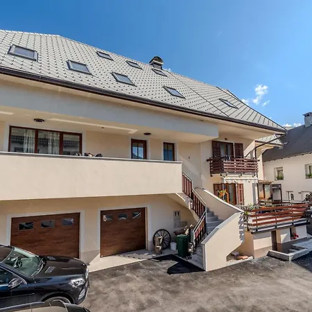 Apartment Hosnar, Mišc