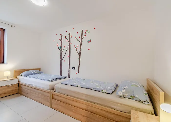 דירה Hosnar, Misc