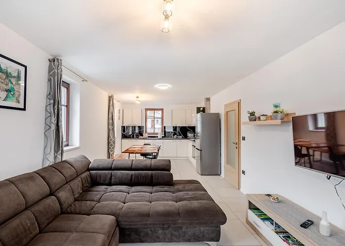 Hosnar, Misc דירה בובק