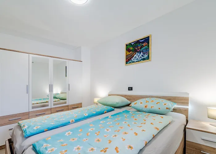 דירה Hosnar, Misc *