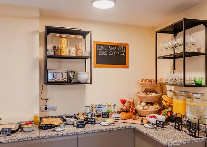 Hosnar, Misc בובק